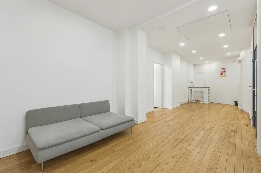 Office in Paris for lease - Building Photo - Image 3 of 8