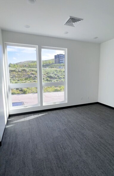 1082 W Wasatch Spring Rd, Kamas, UT for sale - Interior Photo - Image 2 of 3