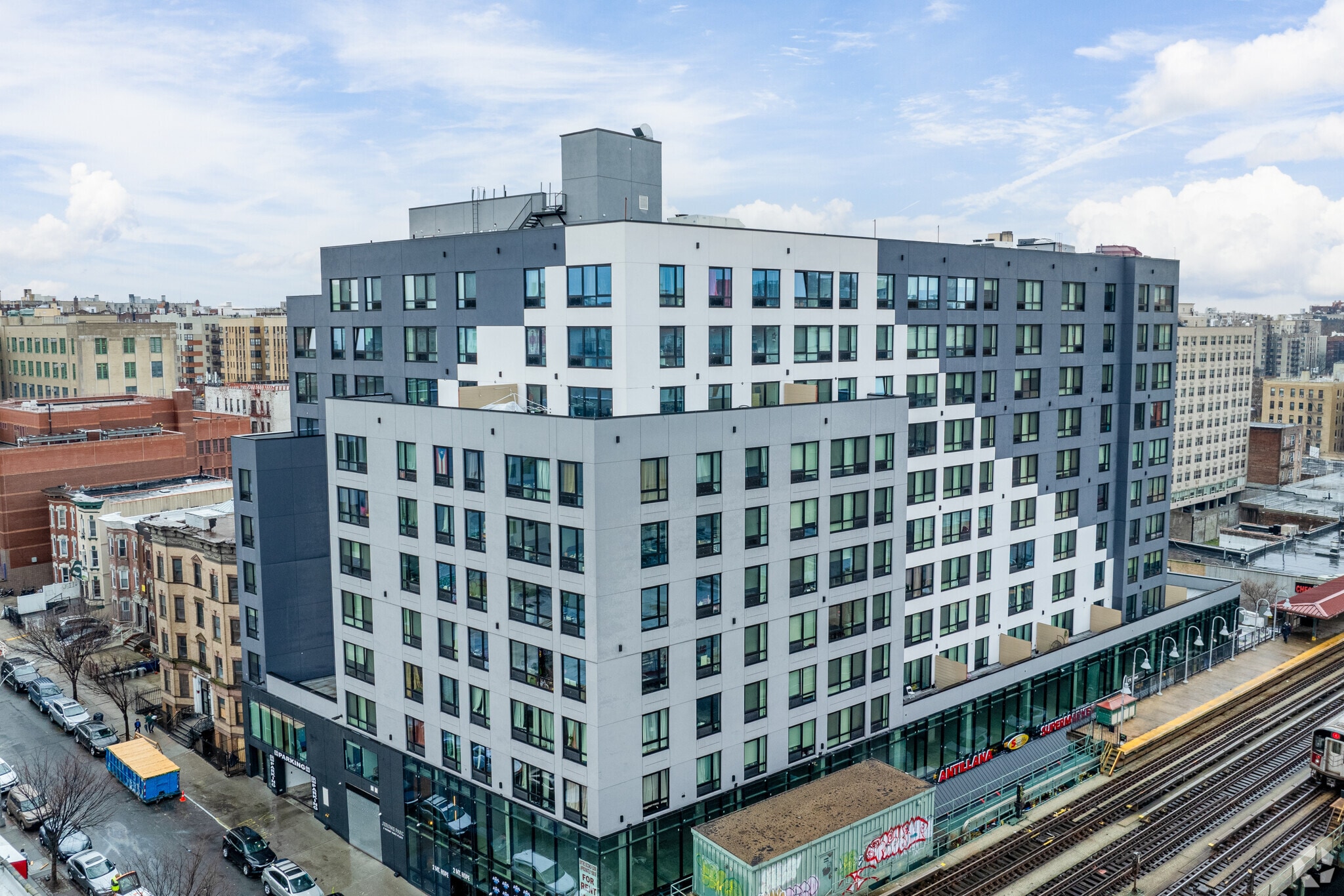 2 Mount Hope Pl, Bronx, NY for lease Primary Photo- Image 1 of 33