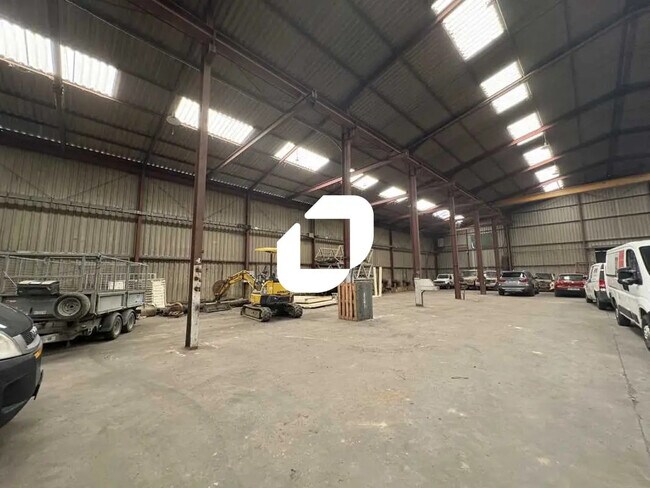 Location Entrepôt 400 m² à 1 700 m²
