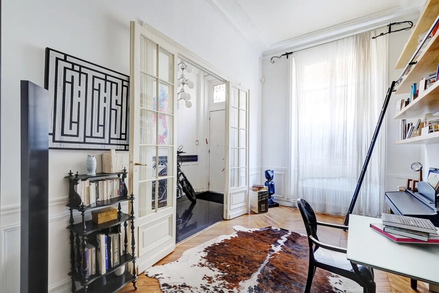 3 Place Du Général Catroux, Paris for sale - Interior Photo - Image 2 of 8