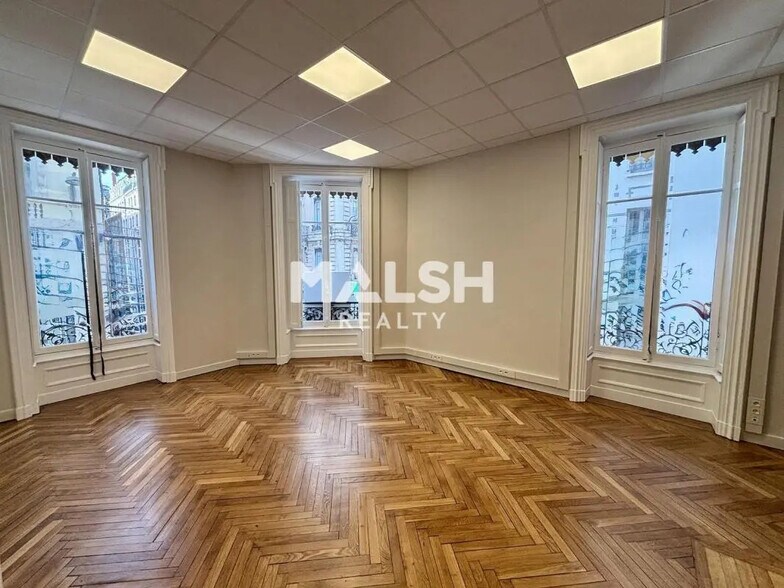 Office in Lyon for lease - Interior Photo - Image 3 of 16