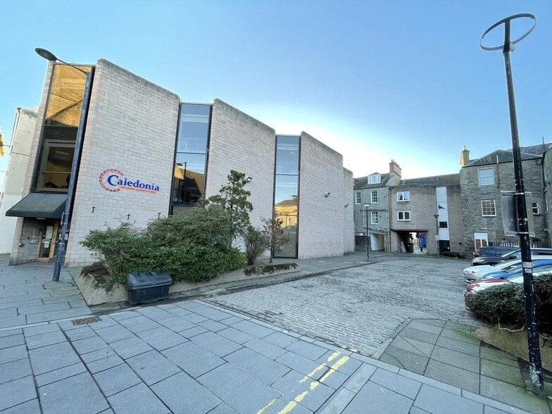 S Saint John's Pl, Perth for lease - Building Photo - Image 2 of 12