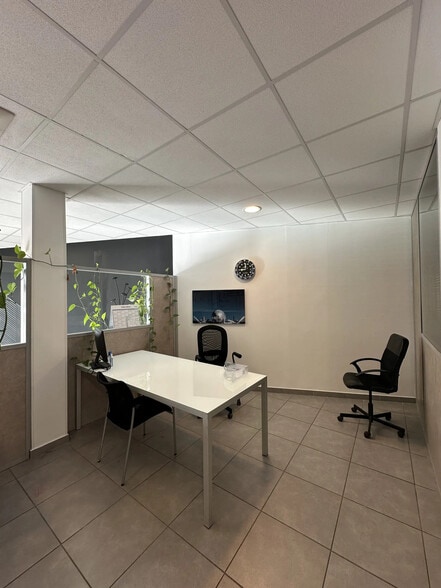 531 Avenue Paul Jullien, Le Tholonet for lease - Interior Photo - Image 3 of 7