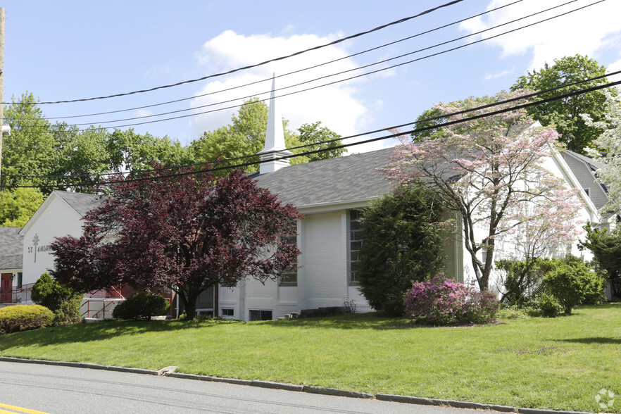 31 Lynn St, Harrington Park, NJ for lease - Primary Photo - Image 1 of 17