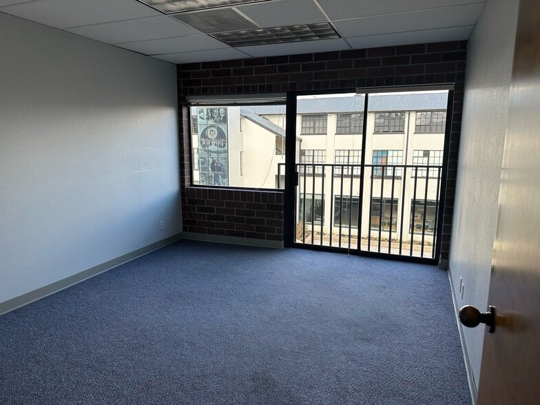 5441 S Macadam Ave, Portland, OR for lease - Interior Photo - Image 3 of 20