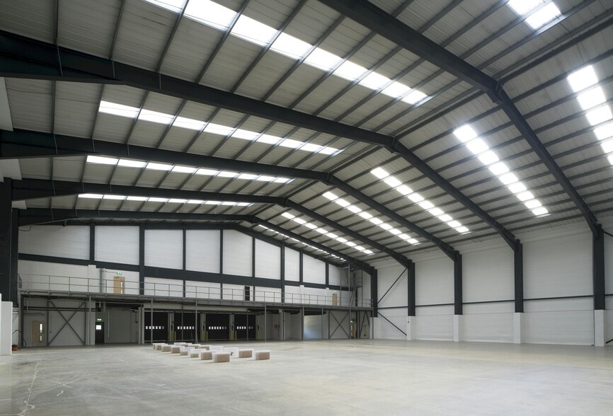 274-275 Abbeydale Rd, Wembley for lease - Building Photo - Image 2 of 5