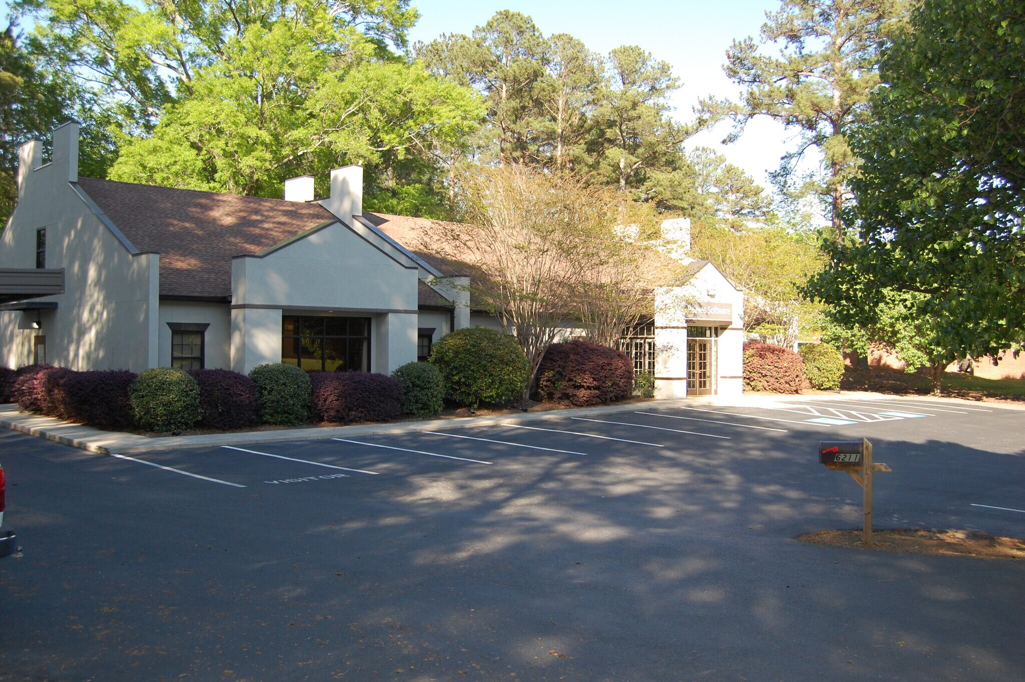 6211 Thomaston Rd, Macon, GA 31220