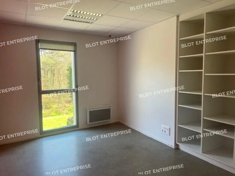 Office in Auray for sale - Building Photo - Image 2 of 7