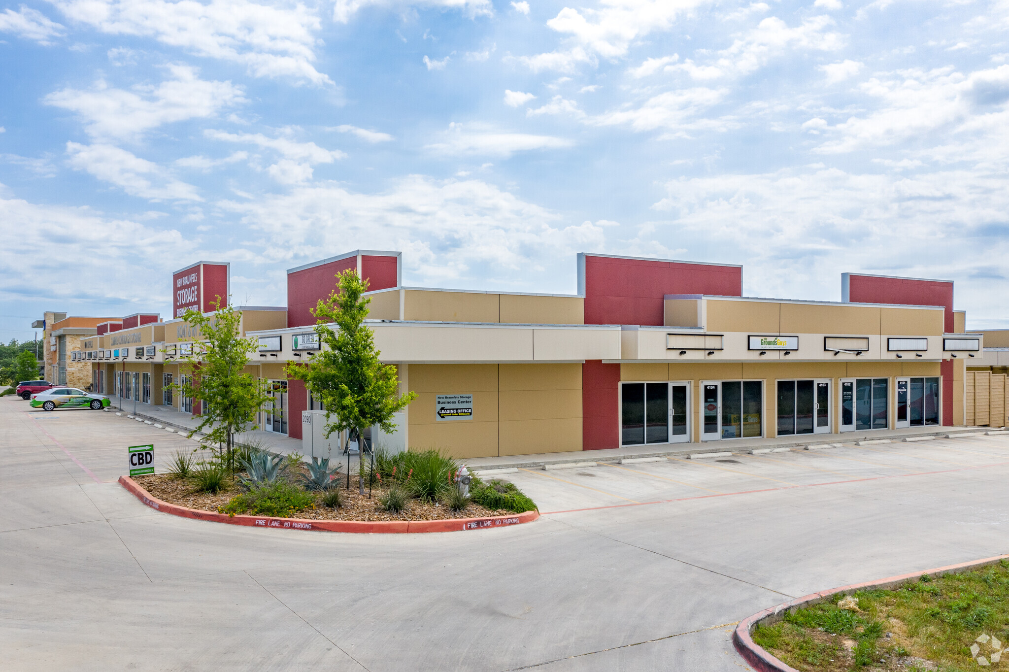 2090 N Interstate 35, New Braunfels, TX for lease Building Photo- Image 1 of 6