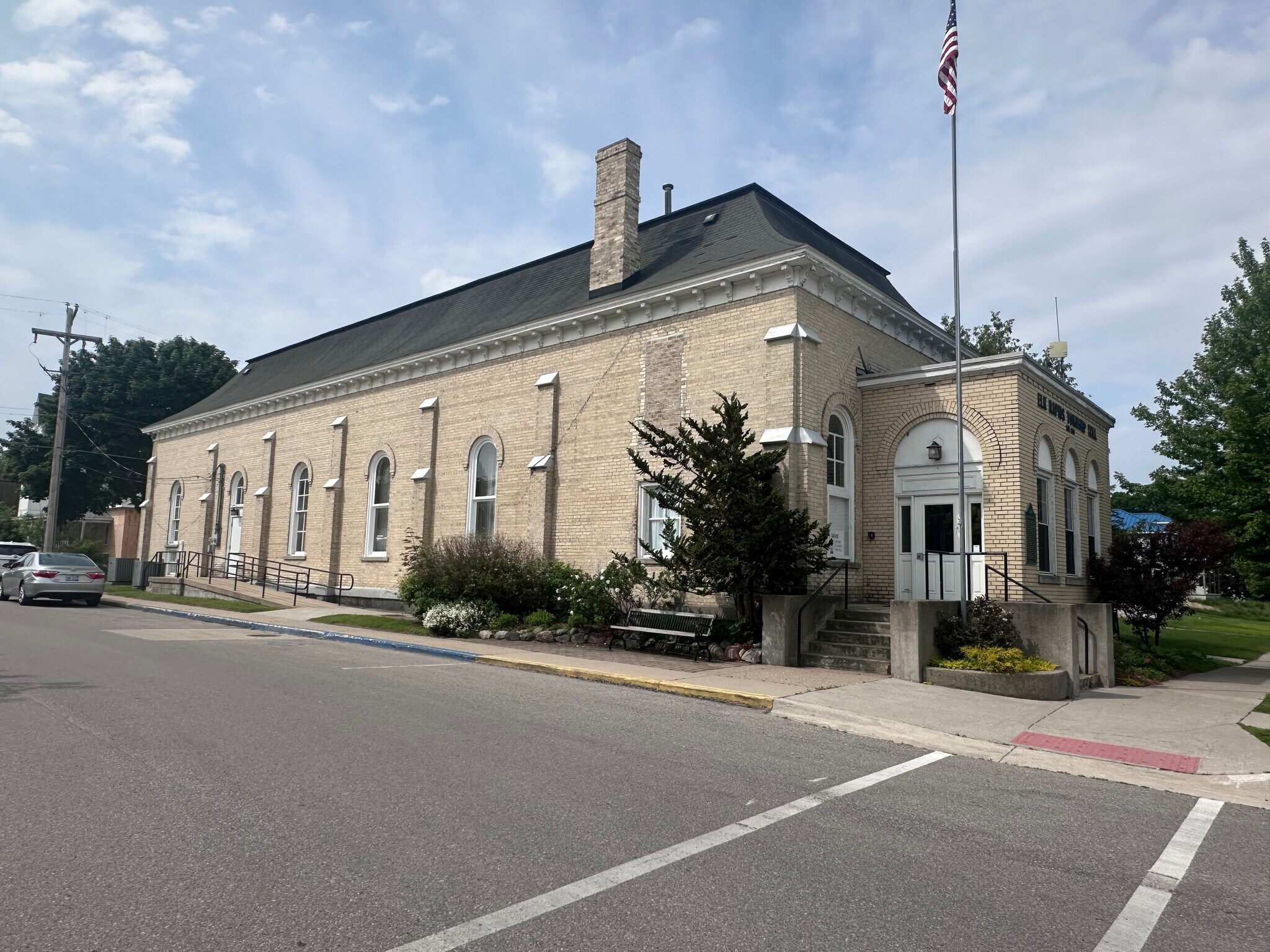 401 River St, Elk Rapids, MI for sale Primary Photo- Image 1 of 1