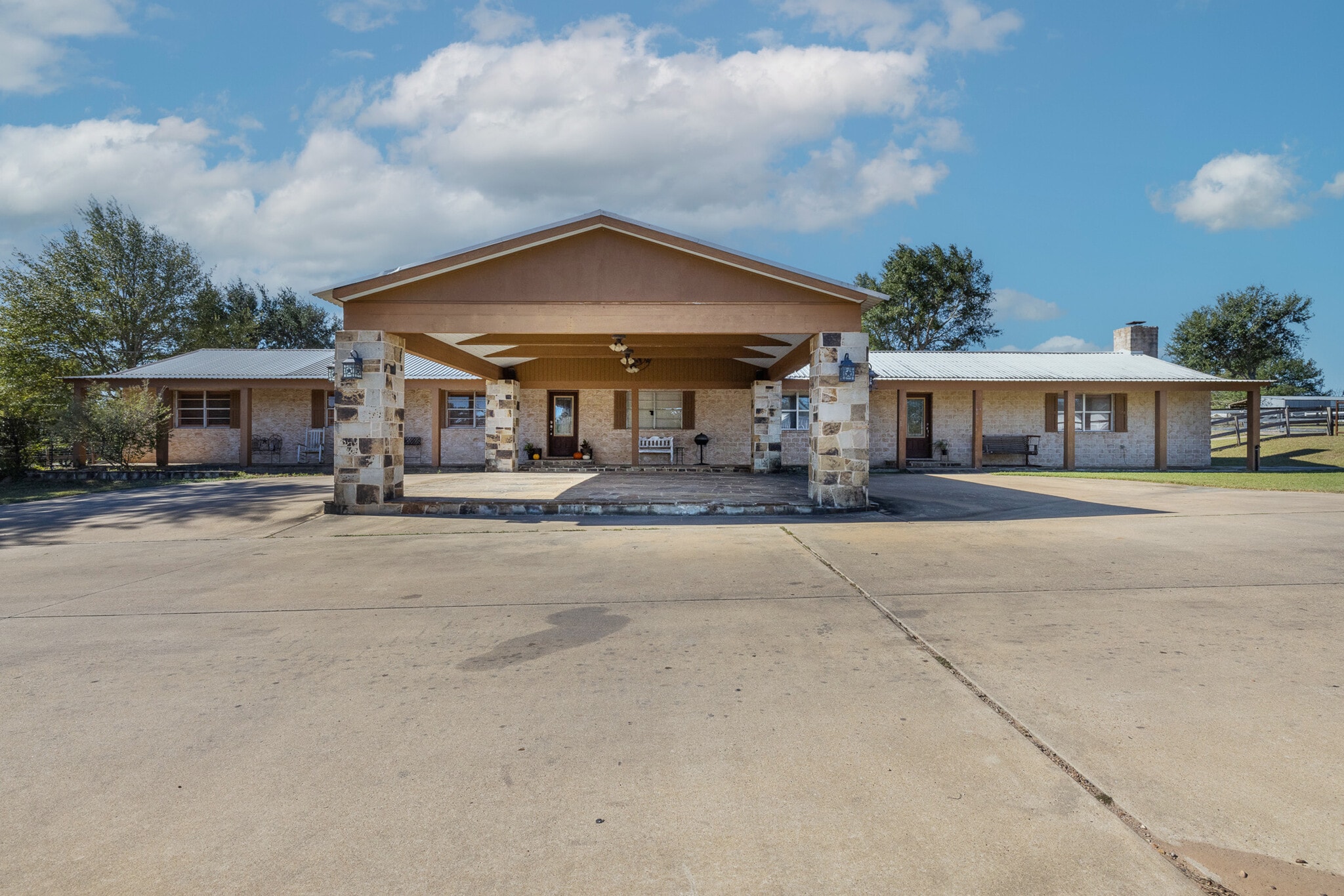 1611 Koy Rd, Bellville, TX for sale Primary Photo- Image 1 of 45