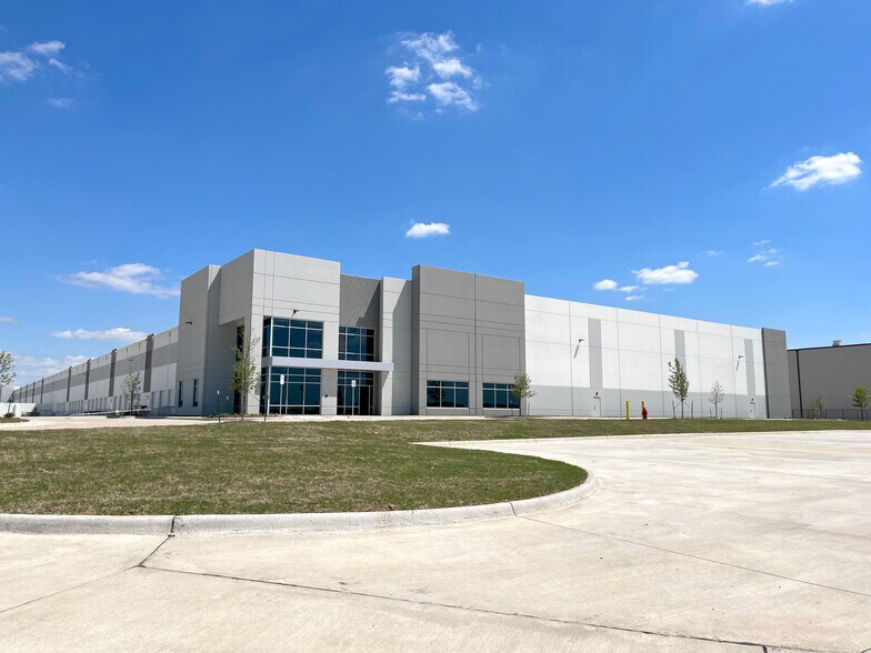 221 N Western Blvd, Denton, TX for sale - Building Photo - Image 1 of 1