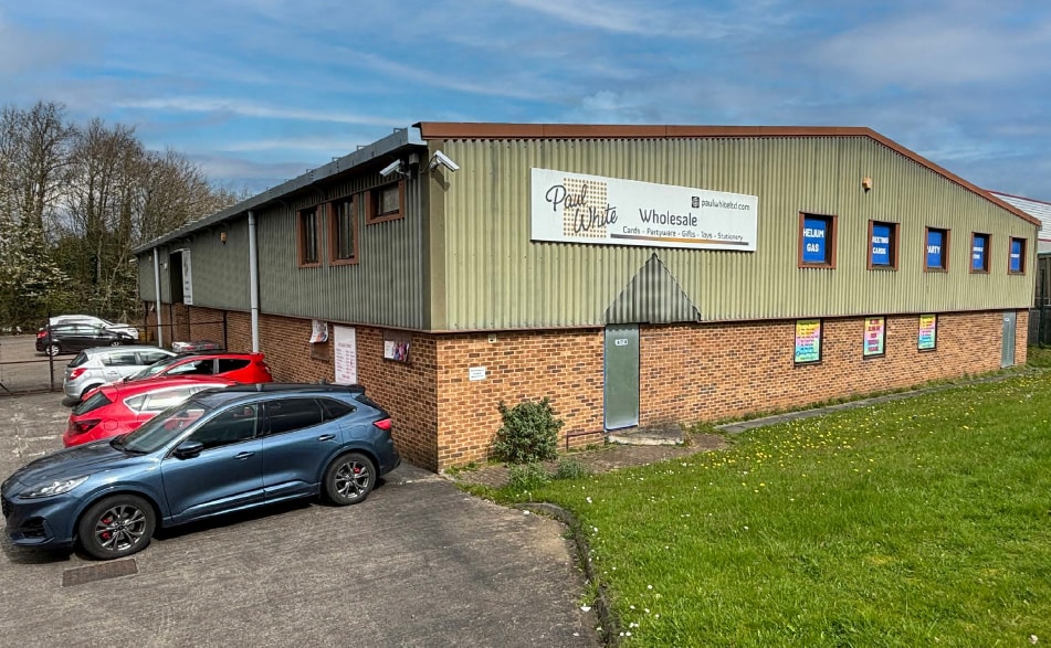 10 Dabell Avenue portfolio of 2 properties for sale on LoopNet.com - Building Photo - Image 3 of 5