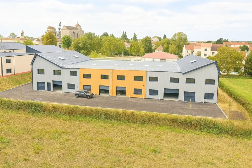 Flex in Hérouville-en-Vexin for sale - Building Photo - Image 1 of 8