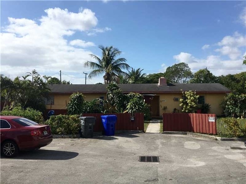 2634 Pierce St, Hollywood, FL for sale - Primary Photo - Image 1 of 1