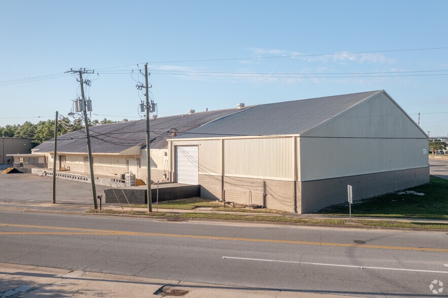 2101 W Government St, Pensacola, FL for lease - Building Photo - Image 1 of 8