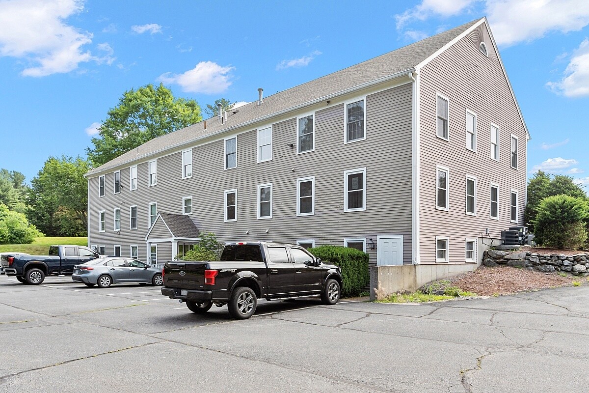 233 Ayer Rd, Harvard, MA 01451