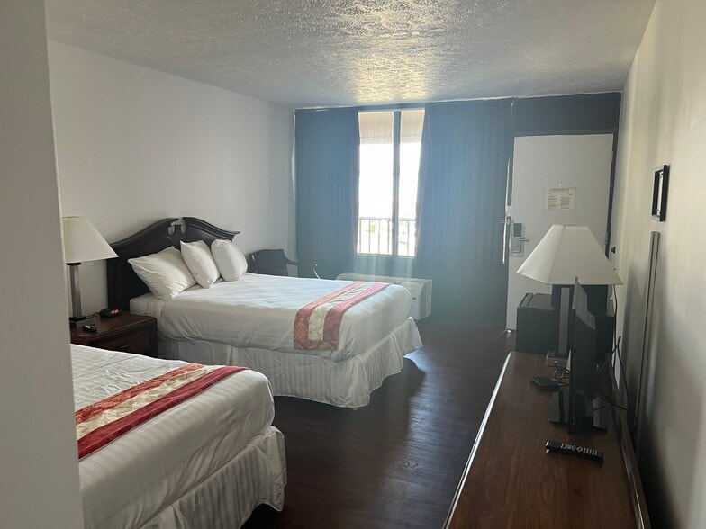 6493 Richmond Rd, Williamsburg, VA for sale - Interior Photo - Image 3 of 8