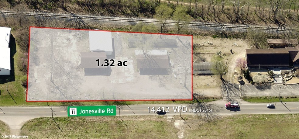 240 Jonesville Rd, Columbus, IN for sale - Primary Photo - Image 1 of 1