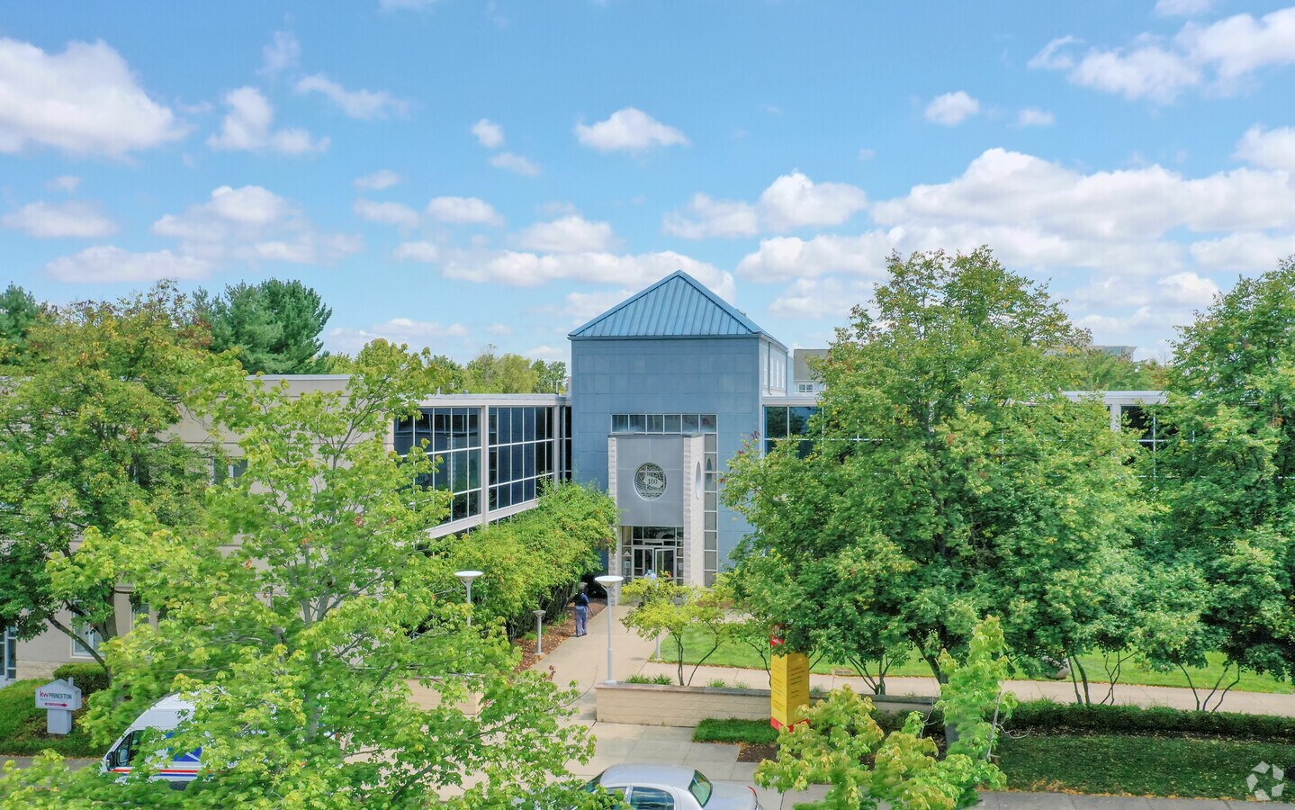 100 Canal Pointe Blvd, Princeton, NJ 08540