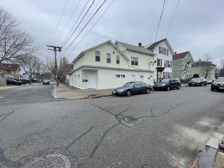 44 West Ave, Pawtucket, RI for sale - Primary Photo - Image 1 of 1