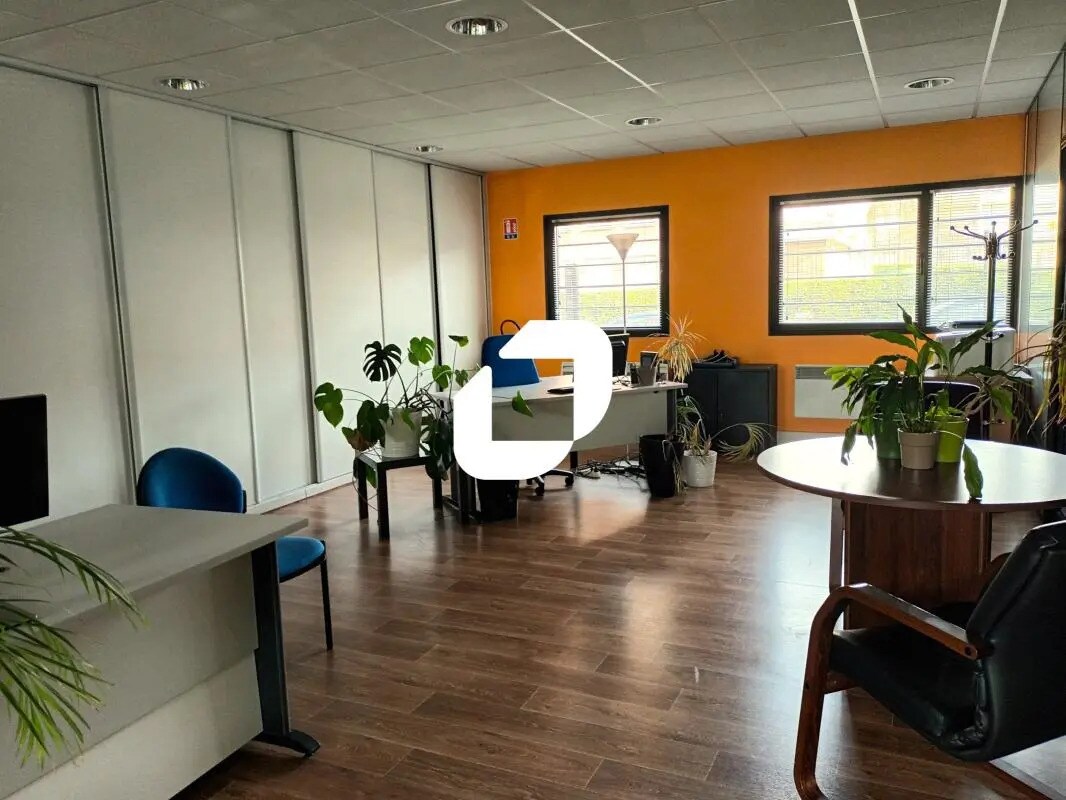 Office in Marcq-en-Baroeul for lease Interior Photo- Image 1 of 10