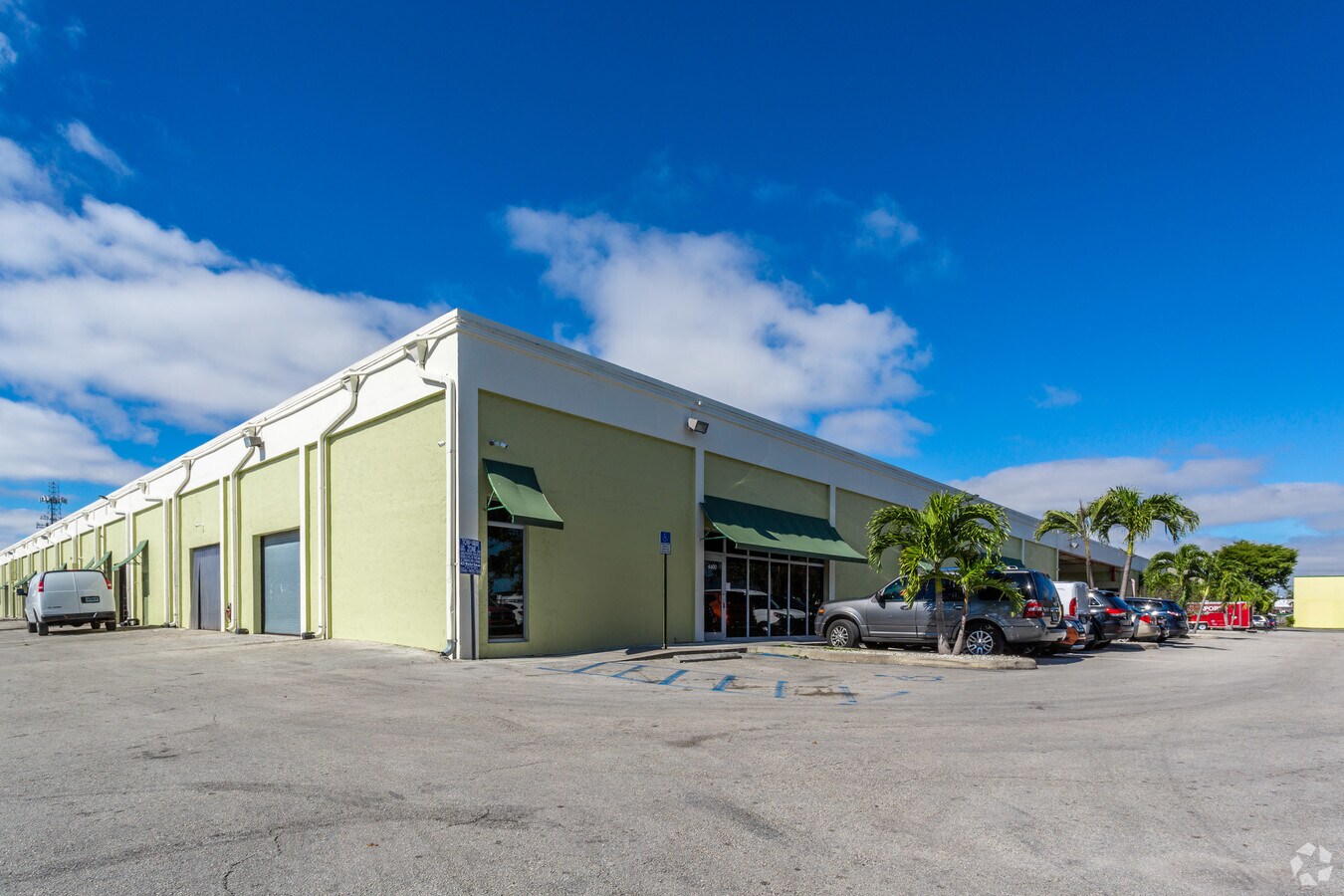 43054440 SW 73rd Ave, Miami, FL 33155