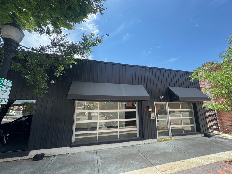 127 SE 3rd St, Lees Summit, MO for lease - Building Photo - Image 1 of 18