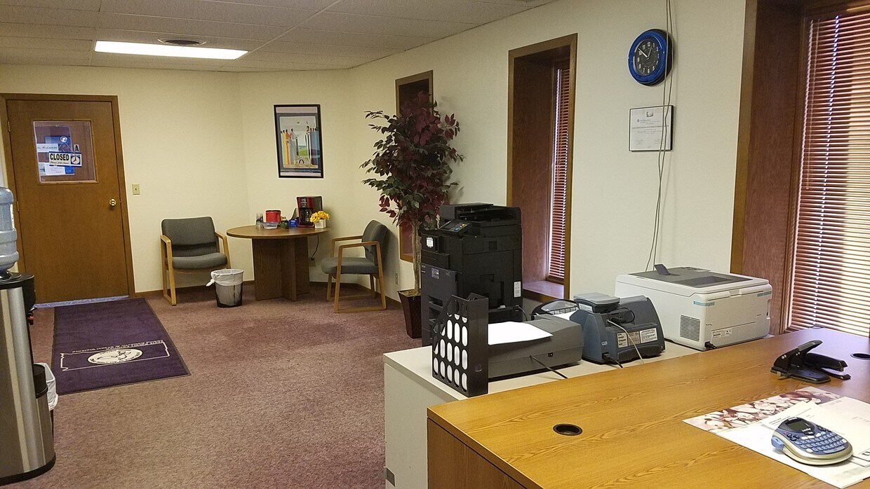 122 E Sioux Ave, Pierre, SD for lease Interior Photo- Image 1 of 5