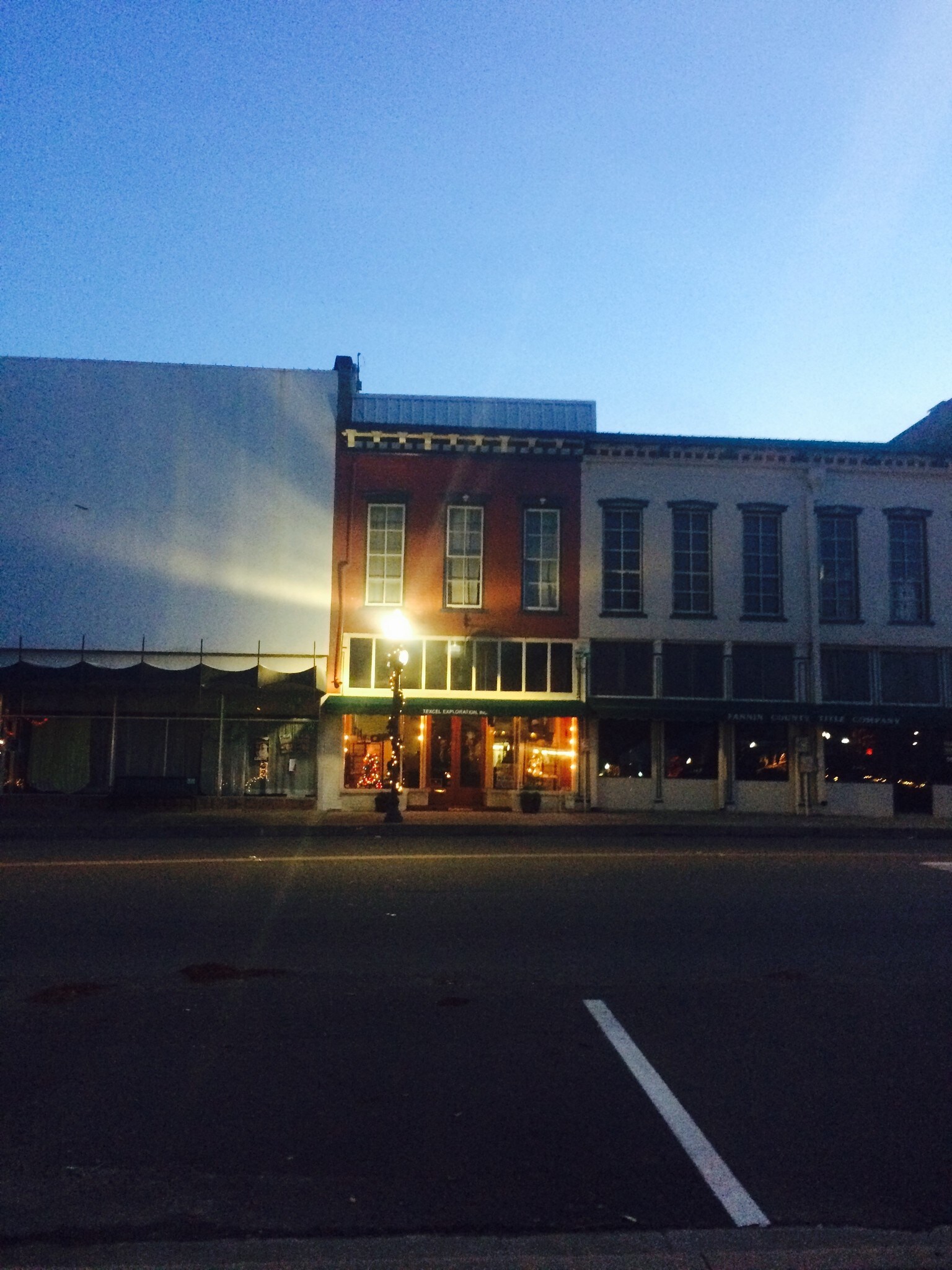 108 E Sam Rayburn Dr, Bonham, TX for sale Primary Photo- Image 1 of 1