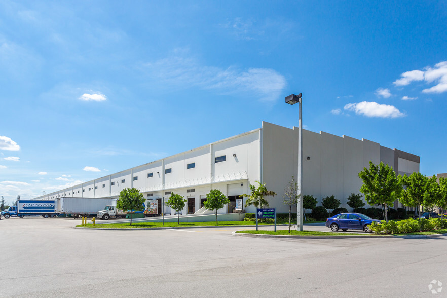 11421 NW 107 St, Miami, FL for lease - Building Photo - Image 2 of 8