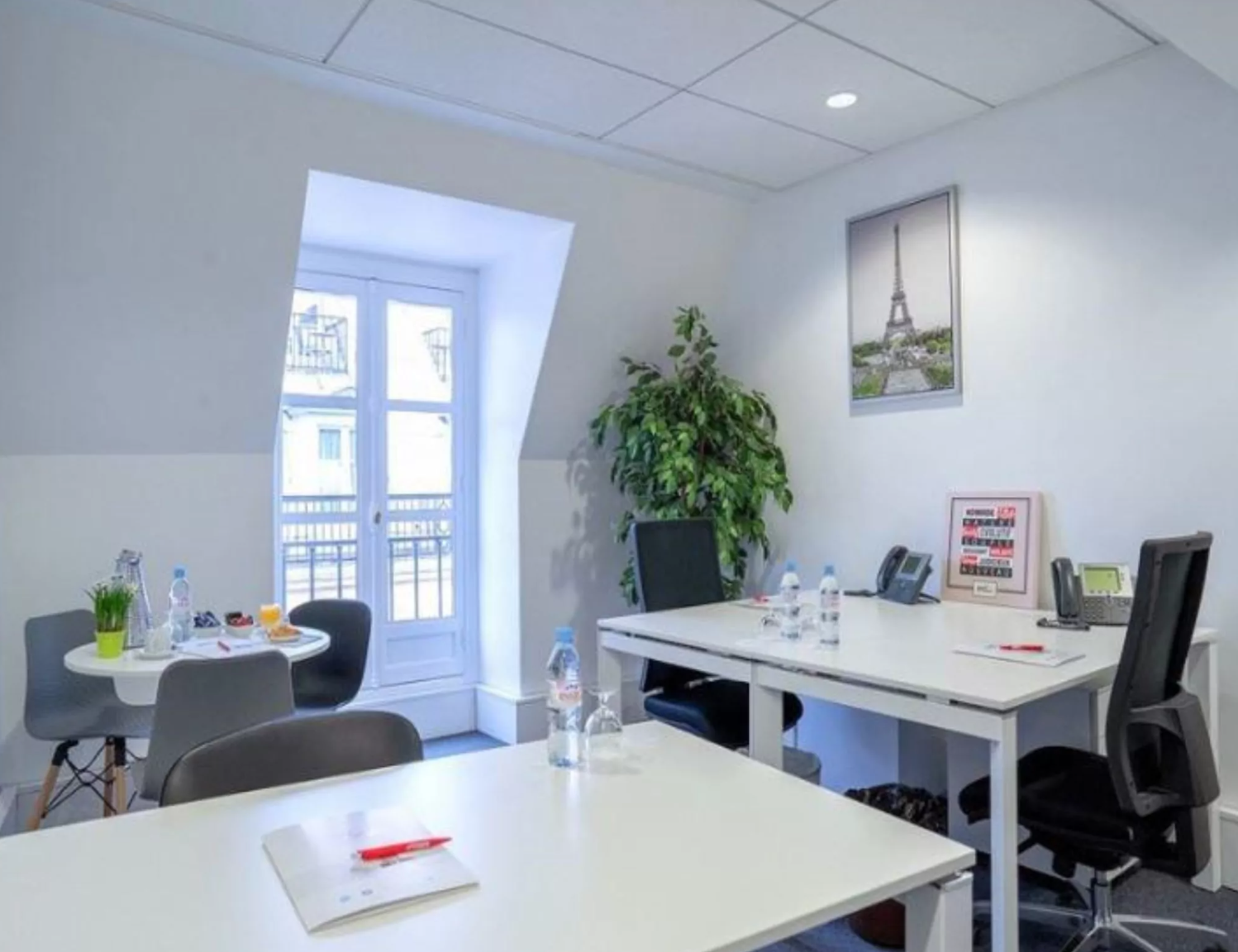 Coworking Space in Paris for lease Interior Photo- Image 1 of 4