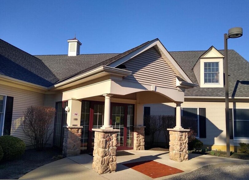 135 Jackson Rd, Medford, NJ for lease - Building Photo - Image 1 of 12