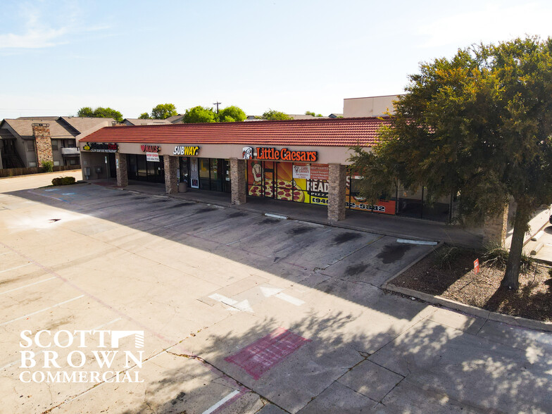 717 Stemmons Fwy, Denton, TX for lease - Building Photo - Image 1 of 5