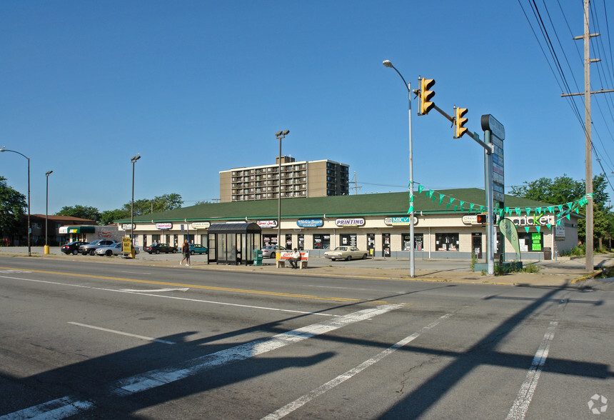 1100-1200 Broadway, Gary, IN for lease - Primary Photo - Image 1 of 5