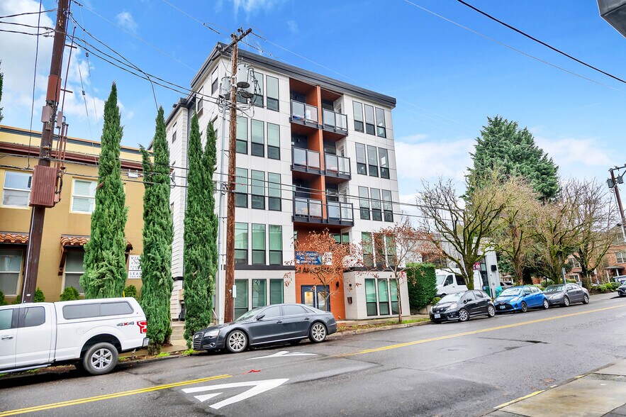 1834 NW 25th Ave, Portland, OR for sale - Primary Photo - Image 1 of 1