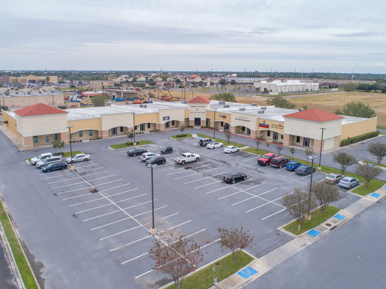 4101-4179 Crosspoint Blvd, Edinburg, TX for lease - Building Photo - Image 1 of 4