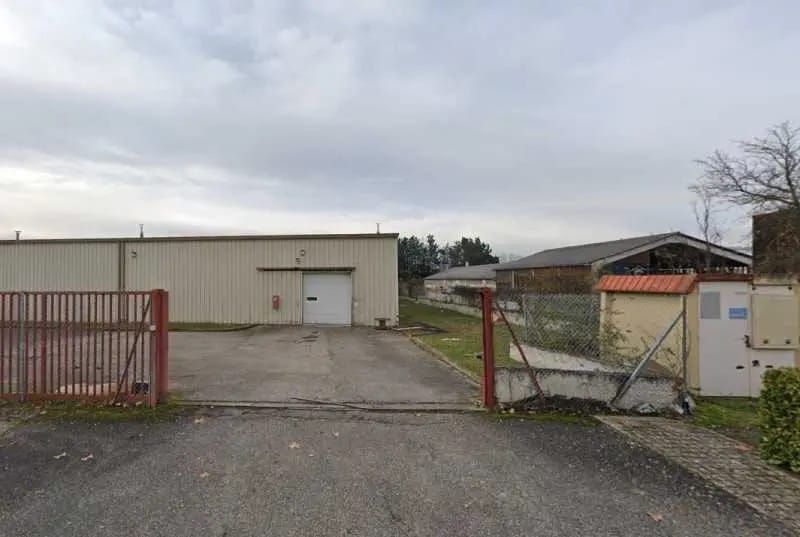 Flex in Beynost for lease - Building Photo - Image 1 of 4