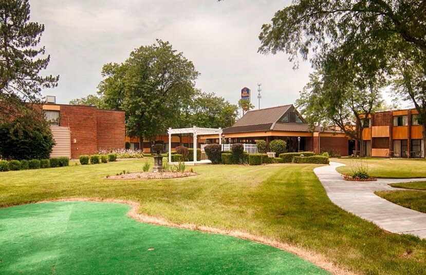 300 S Soangetaha Rd, Galesburg, IL for sale Primary Photo- Image 1 of 1