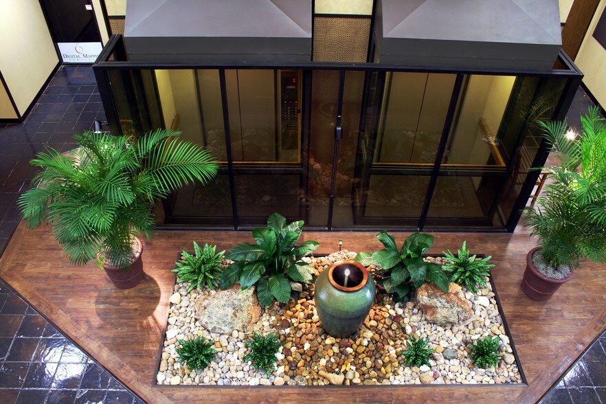 5151 Flynn Pky, Corpus Christi, TX for lease - Building Photo - Image 2 of 5