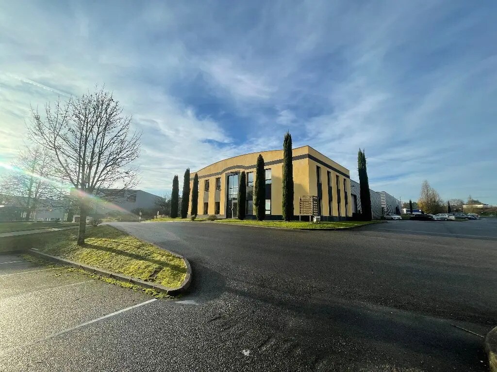 Office in Arnas for lease Building Photo- Image 1 of 4