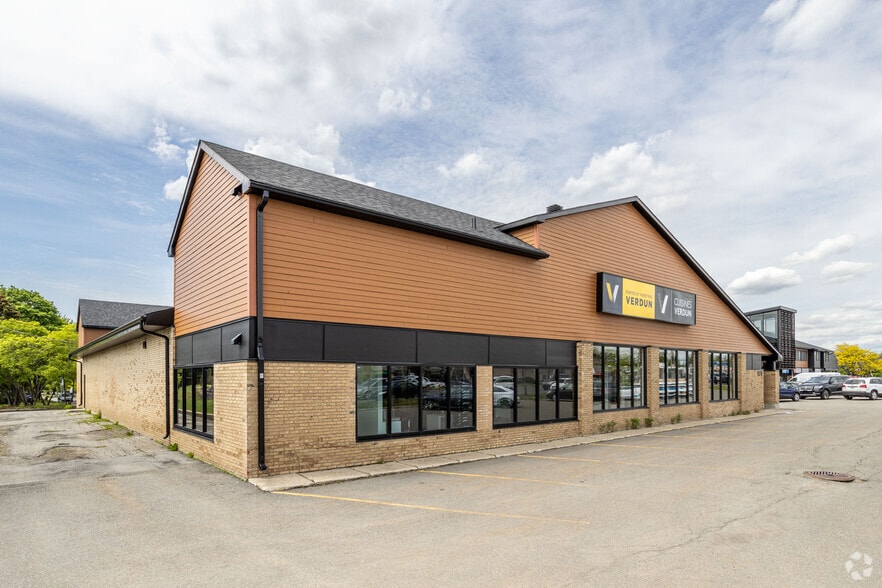 Les Galeries Kirkland portfolio of 2 properties for sale on LoopNet.com - Primary Photo - Image 2 of 2