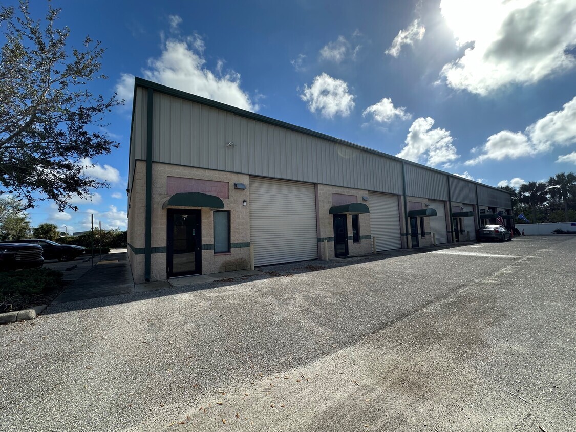 19440-19450 Peachland Blvd, Port Charlotte, FL for lease Building Photo- Image 1 of 11