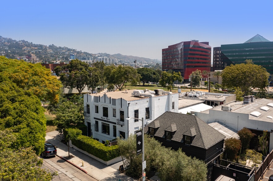 666 N Robertson Blvd, West Hollywood, CA for lease - Building Photo - Image 1 of 16