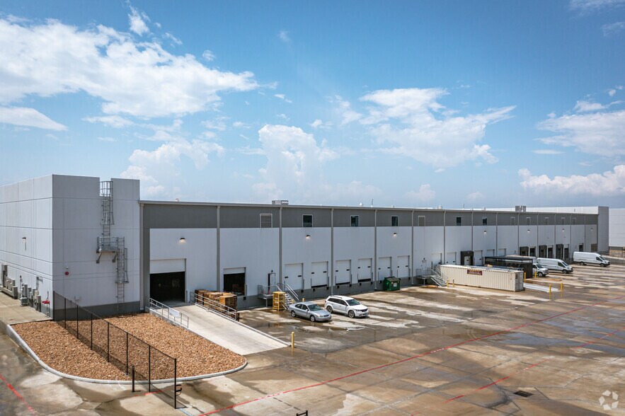 5615-5890 W Fuqua St, Houston, TX for lease - Building Photo - Image 3 of 30
