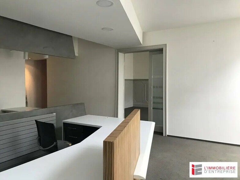 Office in Lannion for lease - Building Photo - Image 3 of 11