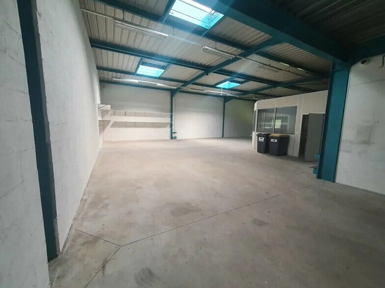 Flex in Tremblay-en-France for lease - Interior Photo - Image 3 of 18