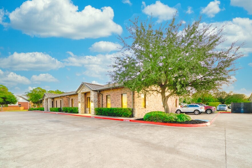 15430 Ridge Park Dr, Houston, TX for sale - Building Photo - Image 3 of 33