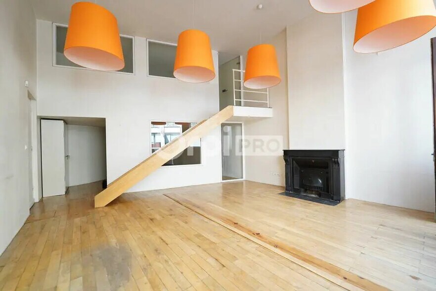 Office in Lyon for lease - Interior Photo - Image 1 of 8